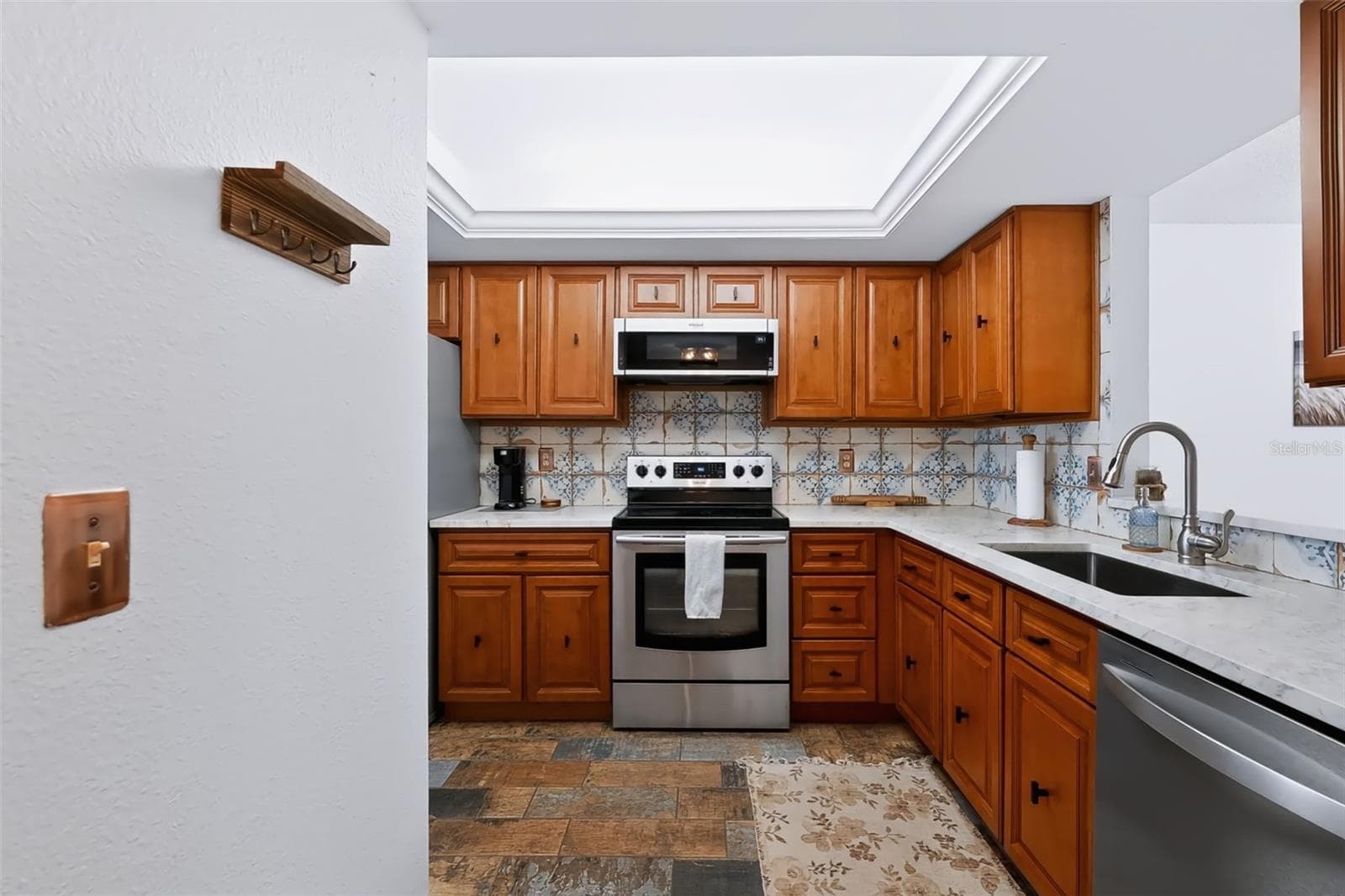 Condominium at 719 PINELLAS BAYWAY S #311, ST PETERSBURG, photo 4 of 39