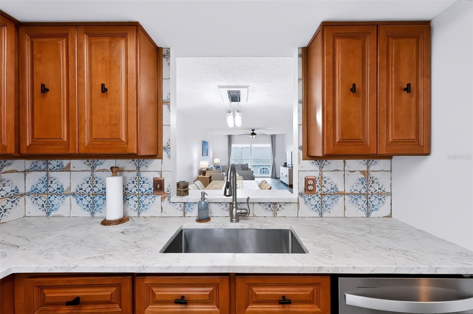 Condominium at 719 PINELLAS BAYWAY S #311, ST PETERSBURG, photo 6 of 39
