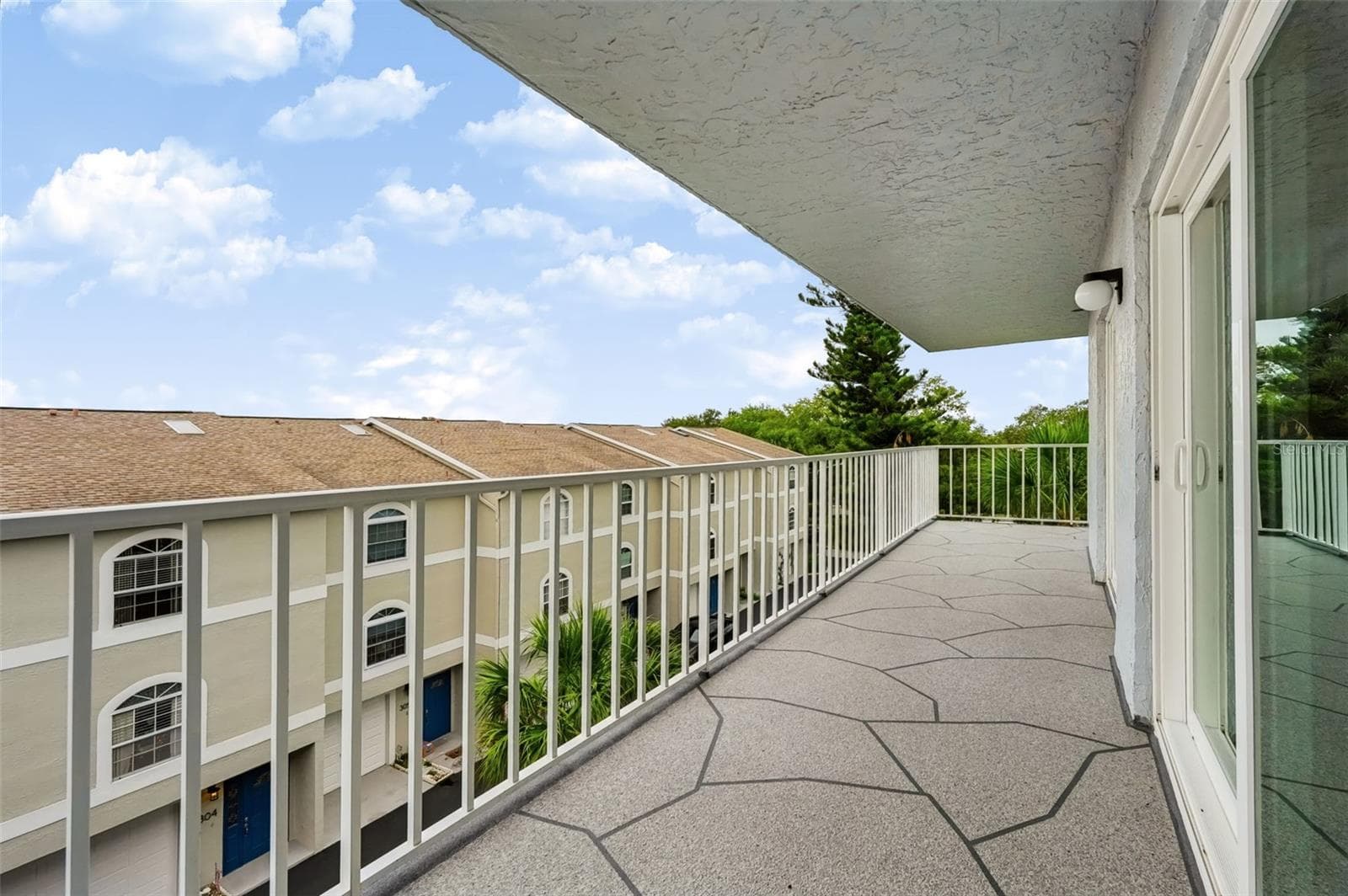 Condominium at 719 PINELLAS BAYWAY S #311, ST PETERSBURG, photo 21 of 39