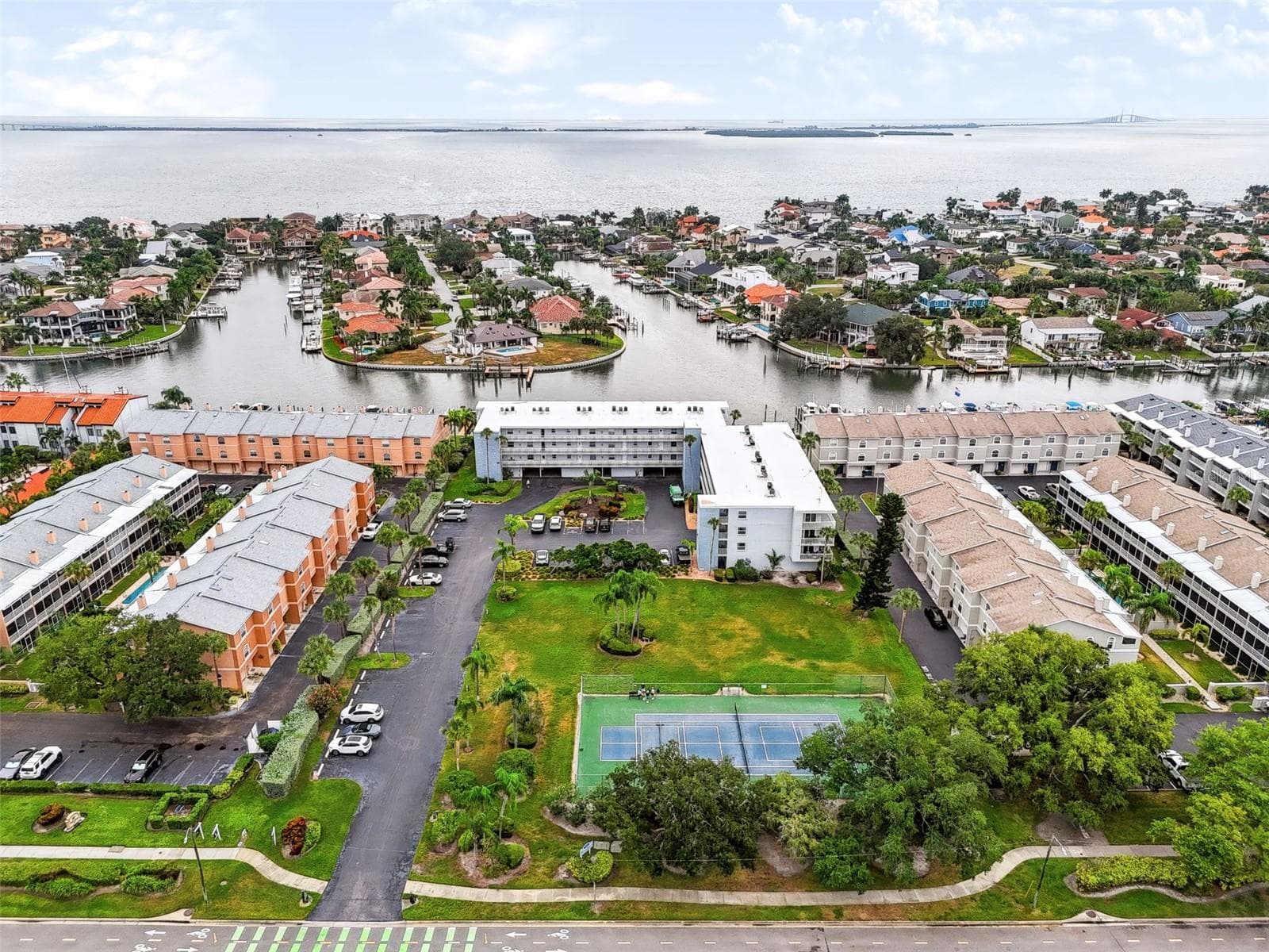 Condominium at 719 PINELLAS BAYWAY S #311, ST PETERSBURG, photo 28 of 39