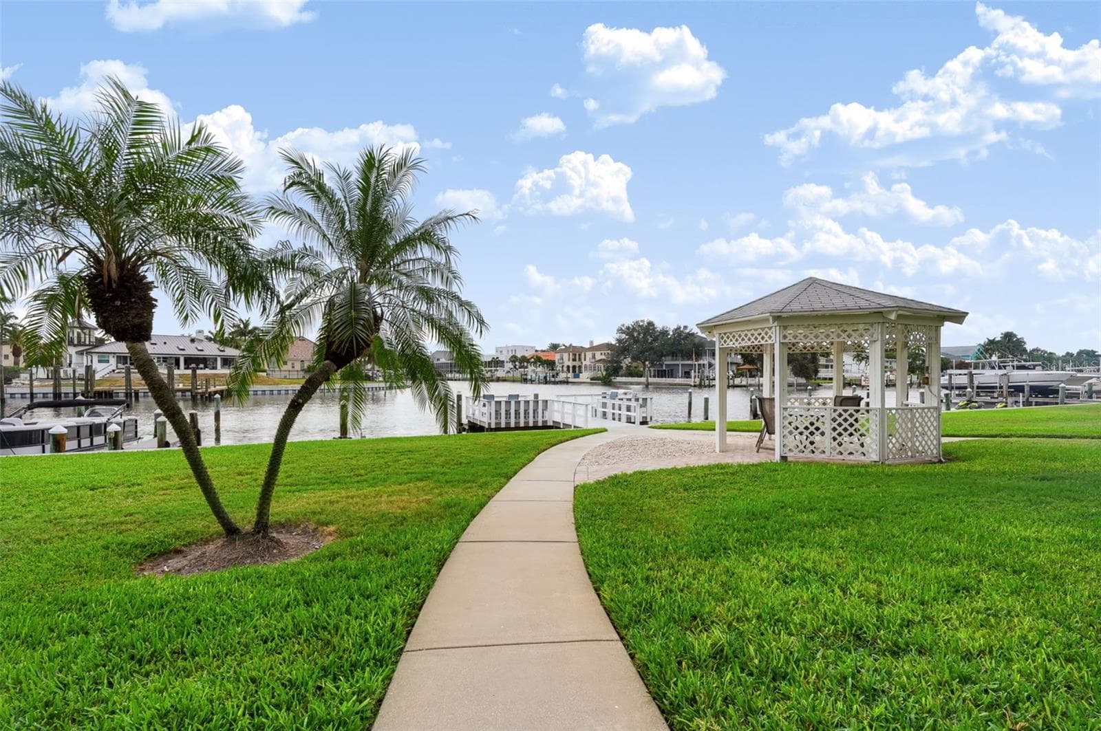 Condominium at 719 PINELLAS BAYWAY S #311, ST PETERSBURG, photo 33 of 39
