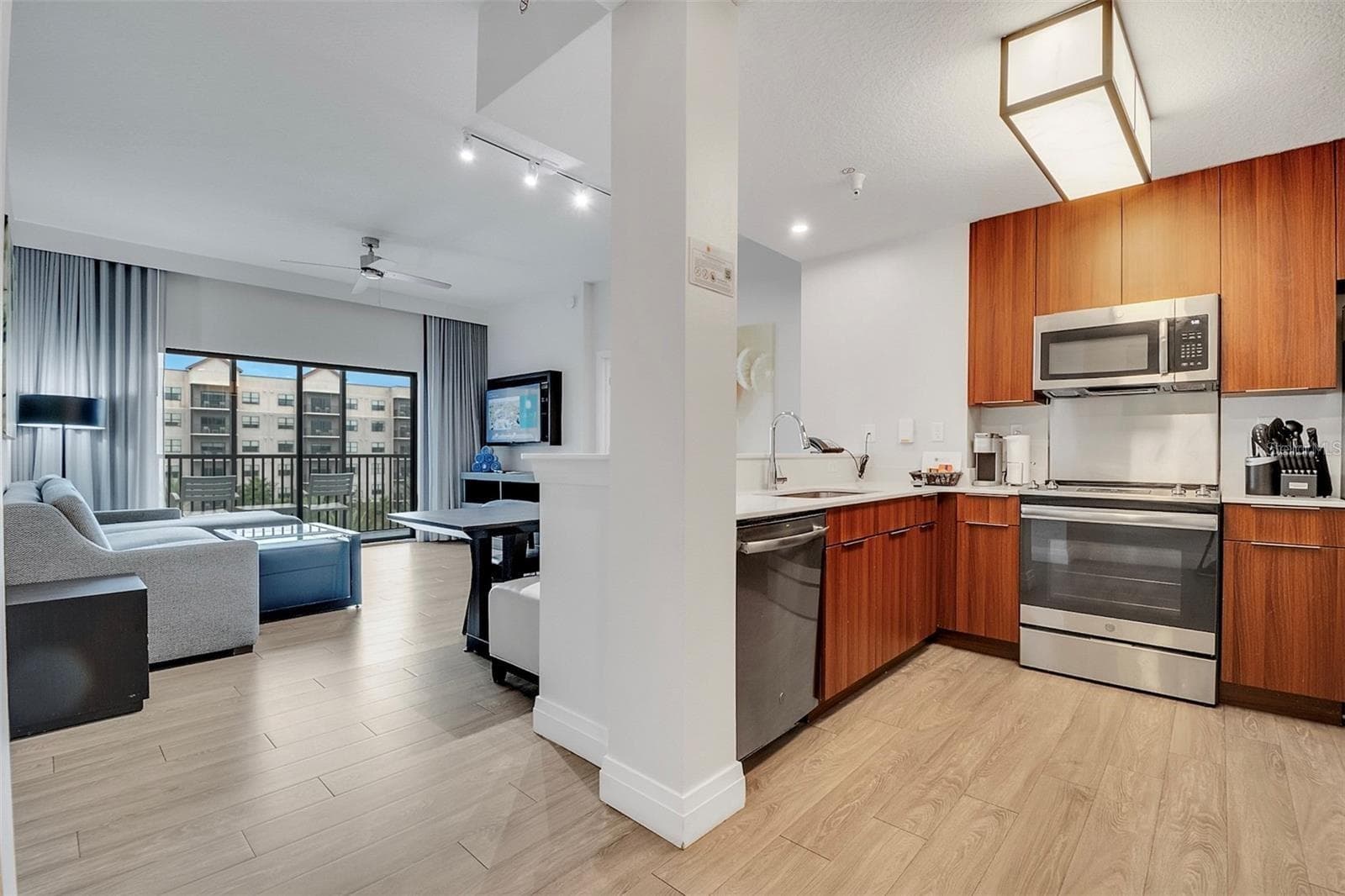 Condo - Hotel at 14501 GROVE RESORT AVE #3631, WINTER GARDEN, photo 9 of 40