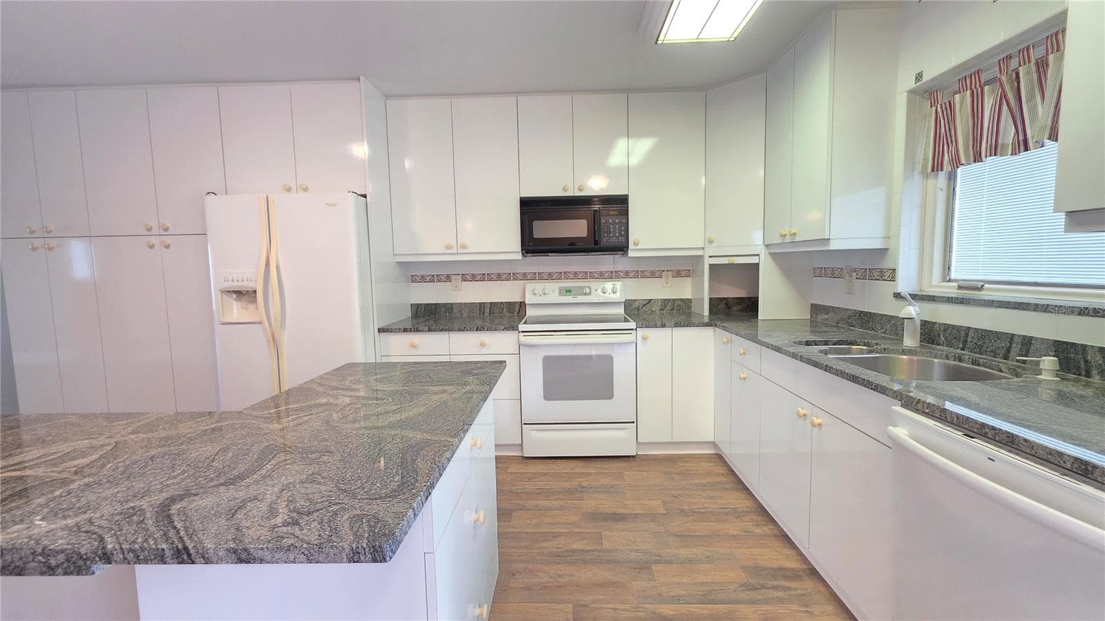 Condominium at 9711 SANTA MARIA CT #9711, BRADENTON, photo 11 of 28