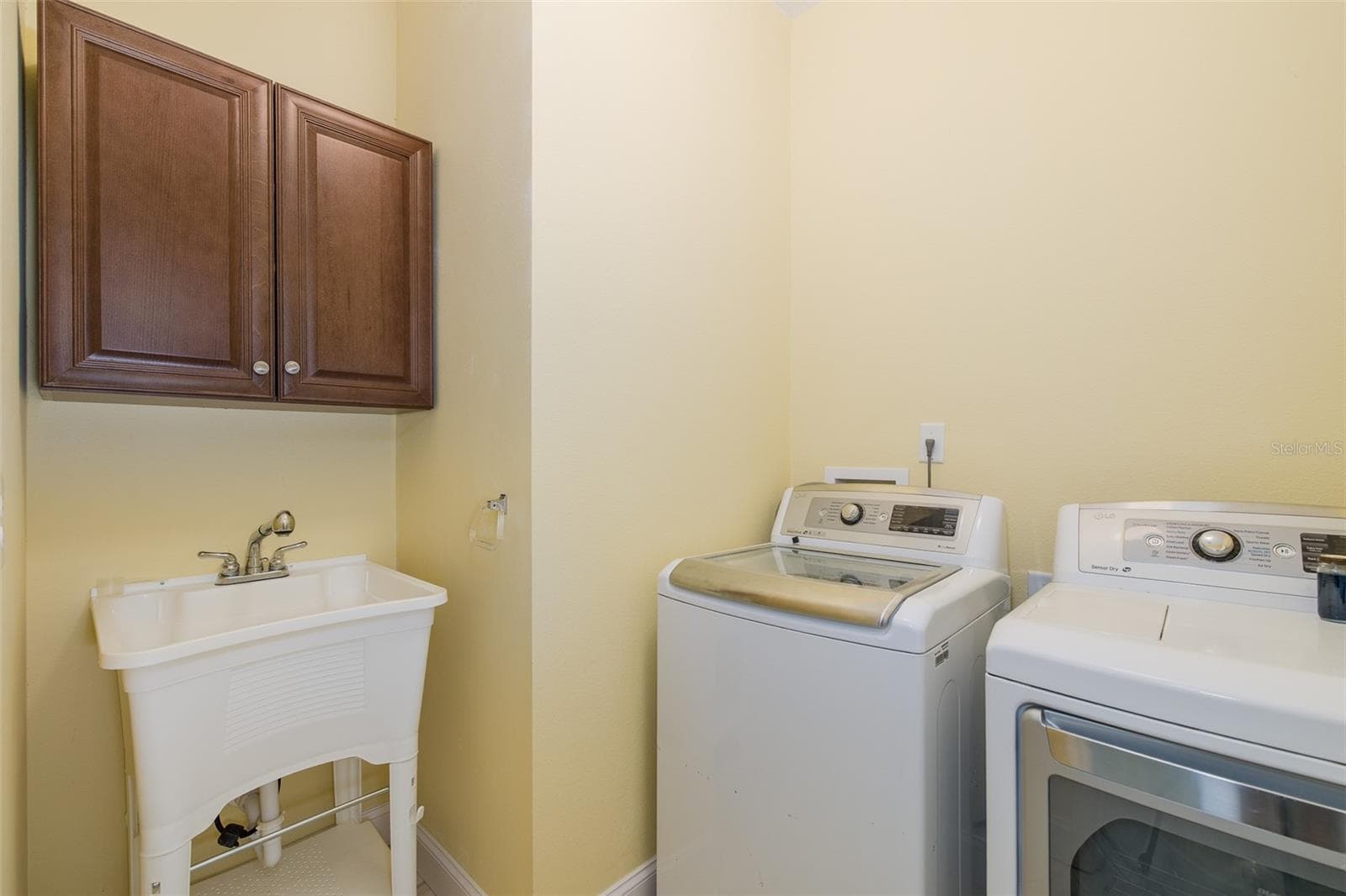 Indoor laundry room - 13786 HUNTING CREEK PL, SPRING HILL