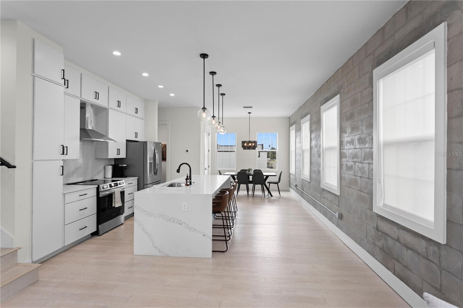 Townhouse at 2742 5TH AVE S, ST PETERSBURG, photo 5 of 39