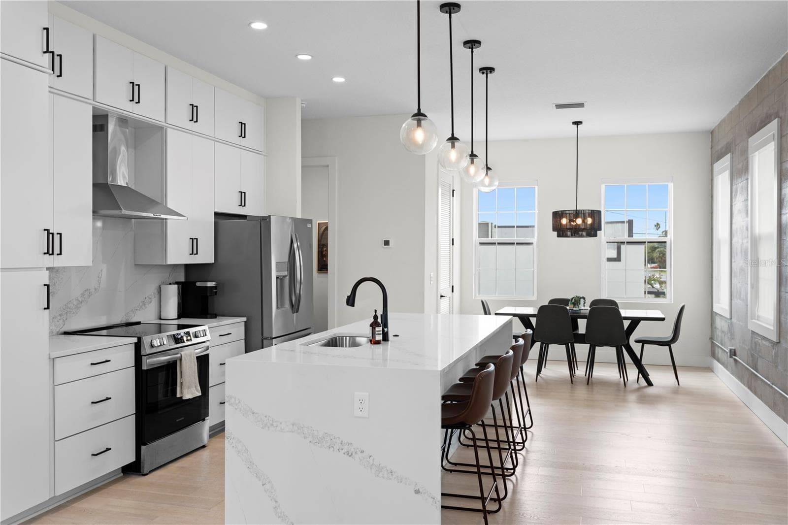 Townhouse at 2742 5TH AVE S, ST PETERSBURG, photo 6 of 39