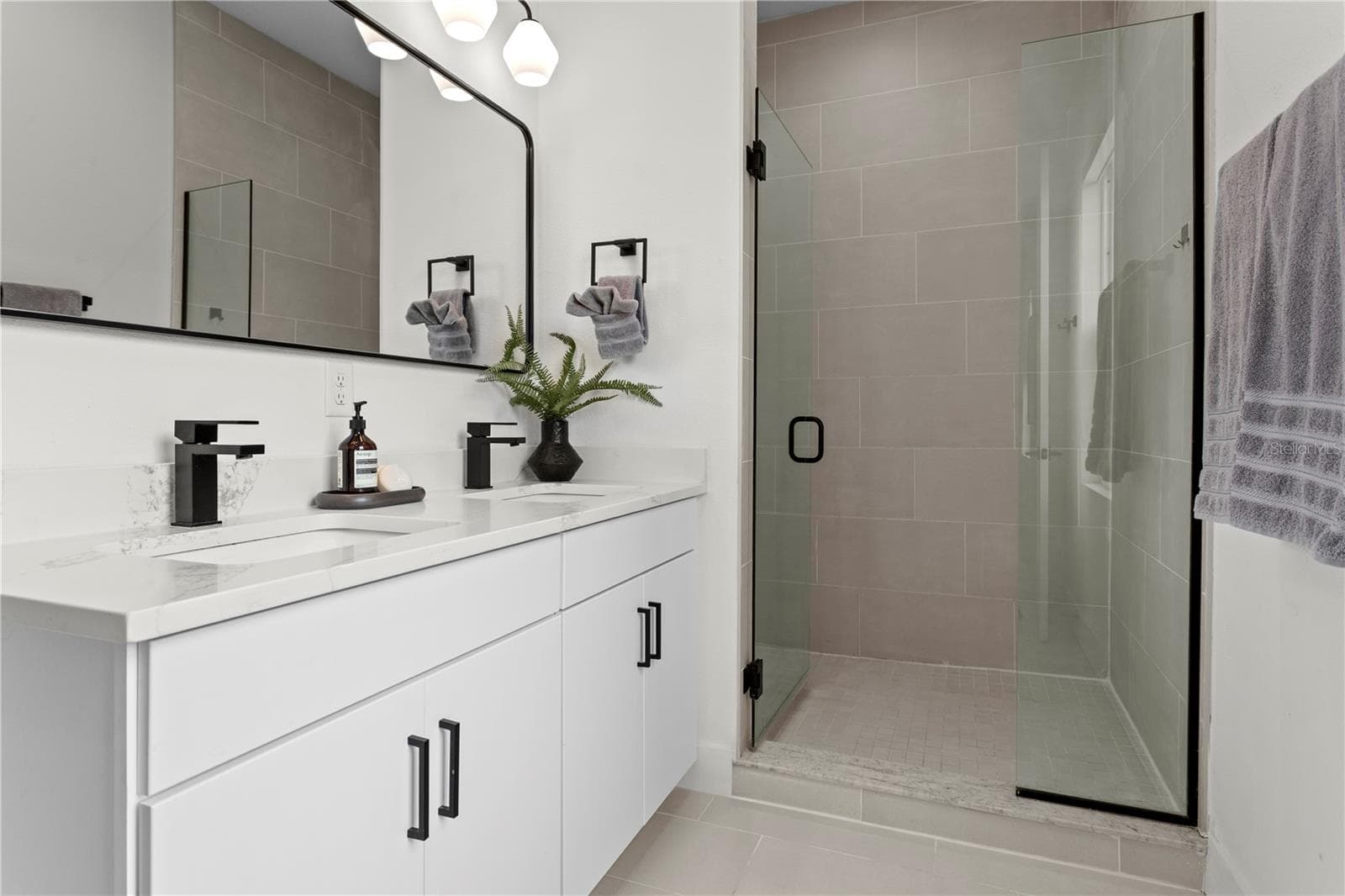 Townhouse at 2742 5TH AVE S, ST PETERSBURG, photo 21 of 39