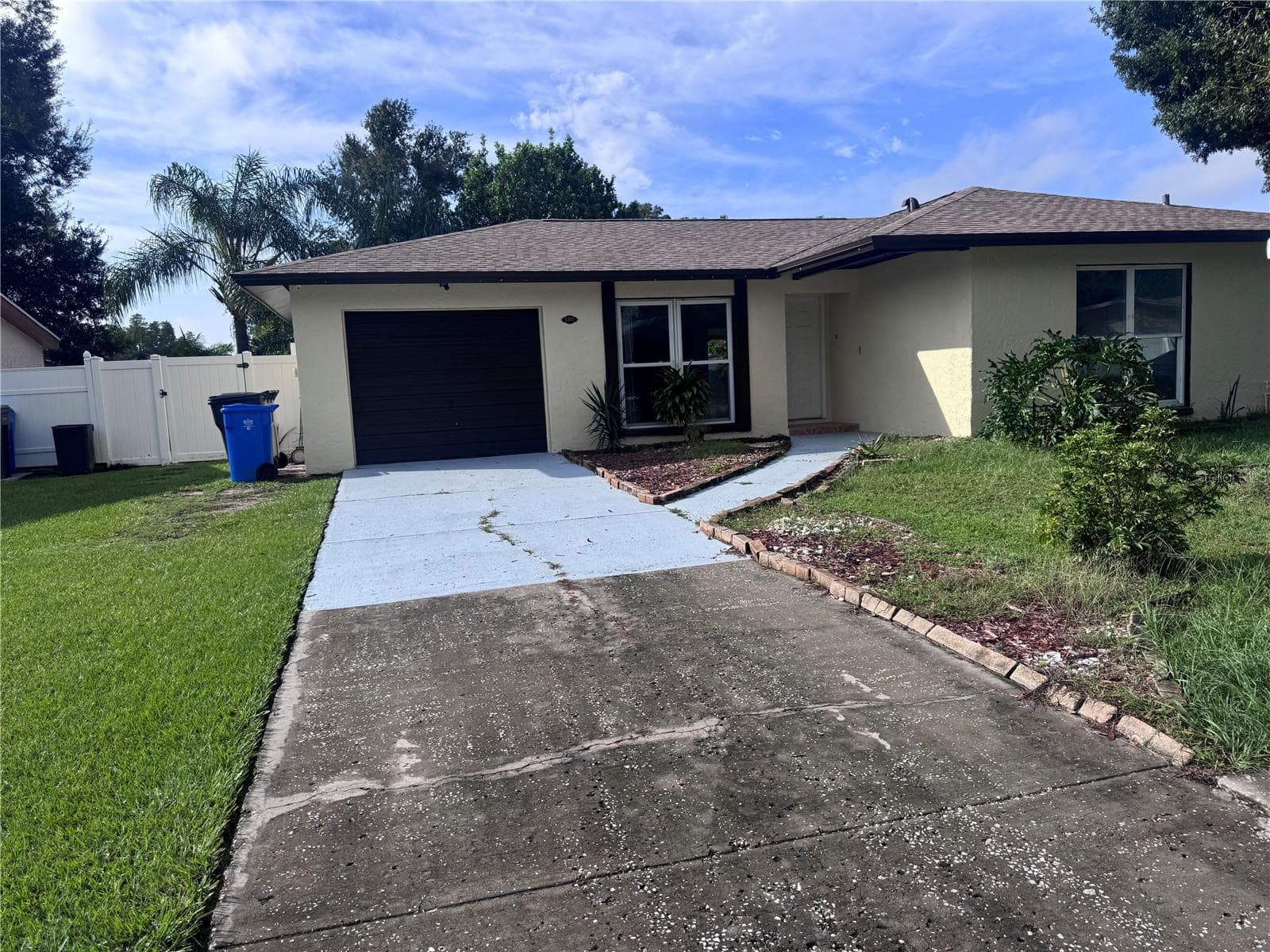 Single Family Residence at 5208 CARROLLWOOD MEADOWS DR, TAMPA, photo 2 of 26