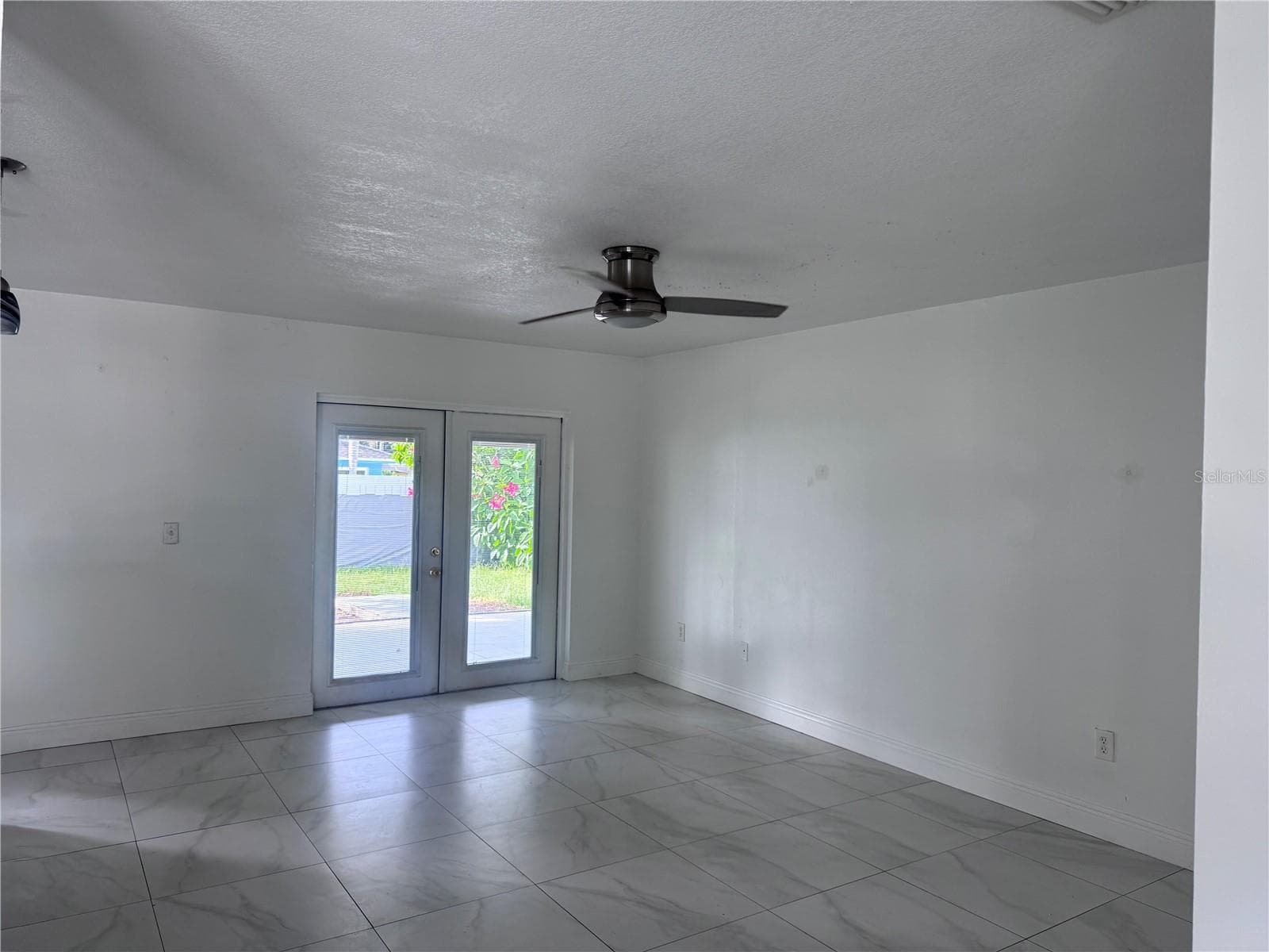 Single Family Residence at 5208 CARROLLWOOD MEADOWS DR, TAMPA, photo 3 of 26
