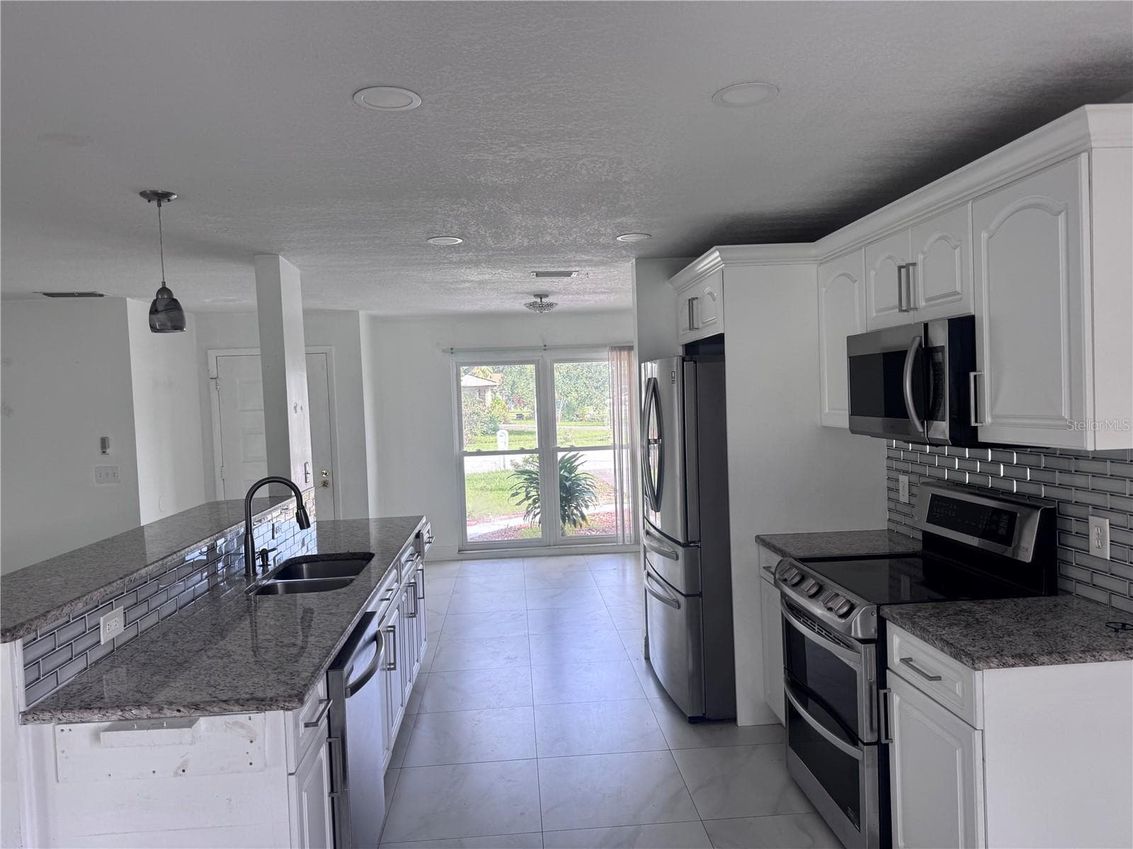 Single Family Residence at 5208 CARROLLWOOD MEADOWS DR, TAMPA, photo 4 of 26