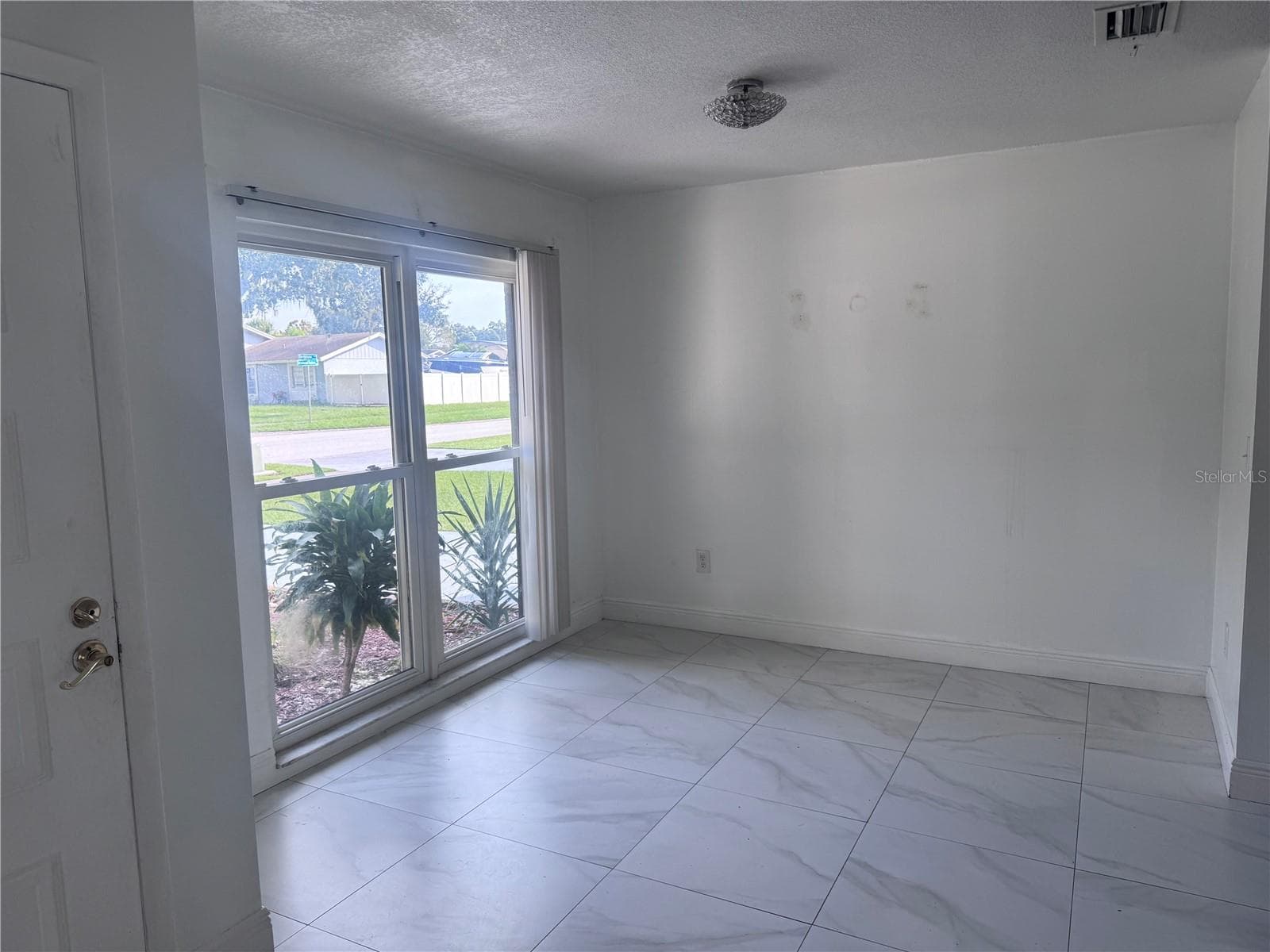 Single Family Residence at 5208 CARROLLWOOD MEADOWS DR, TAMPA, photo 6 of 26