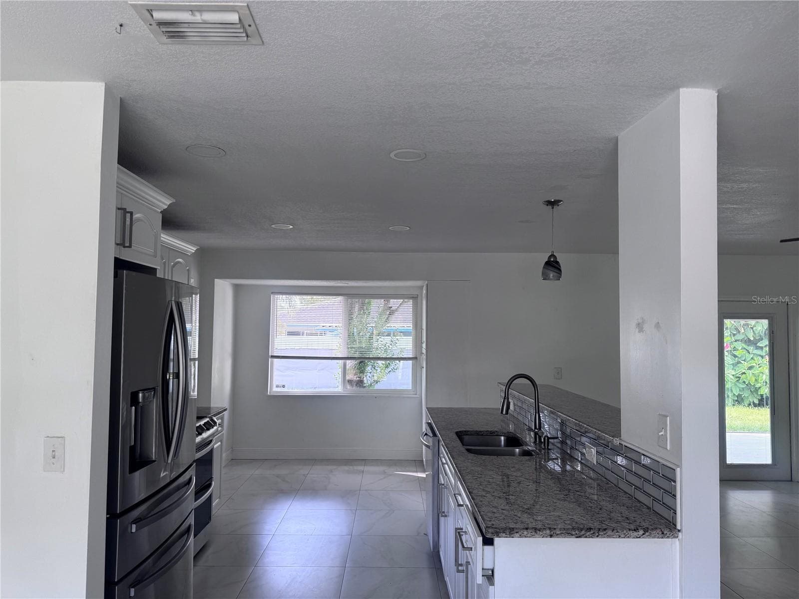 Single Family Residence at 5208 CARROLLWOOD MEADOWS DR, TAMPA, photo 10 of 26