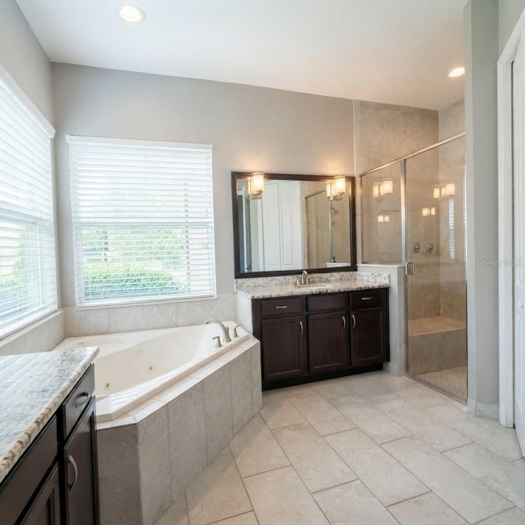 Single Family Residence at 31261 CHESAPEAKE BAY DR, WESLEY CHAPEL, photo 15 of 37