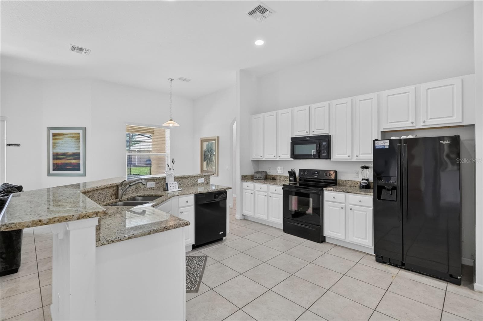Large open concept kitchen with granite countertops - 277 YELLOW SNAPDRAGON DR, DAVENPORT