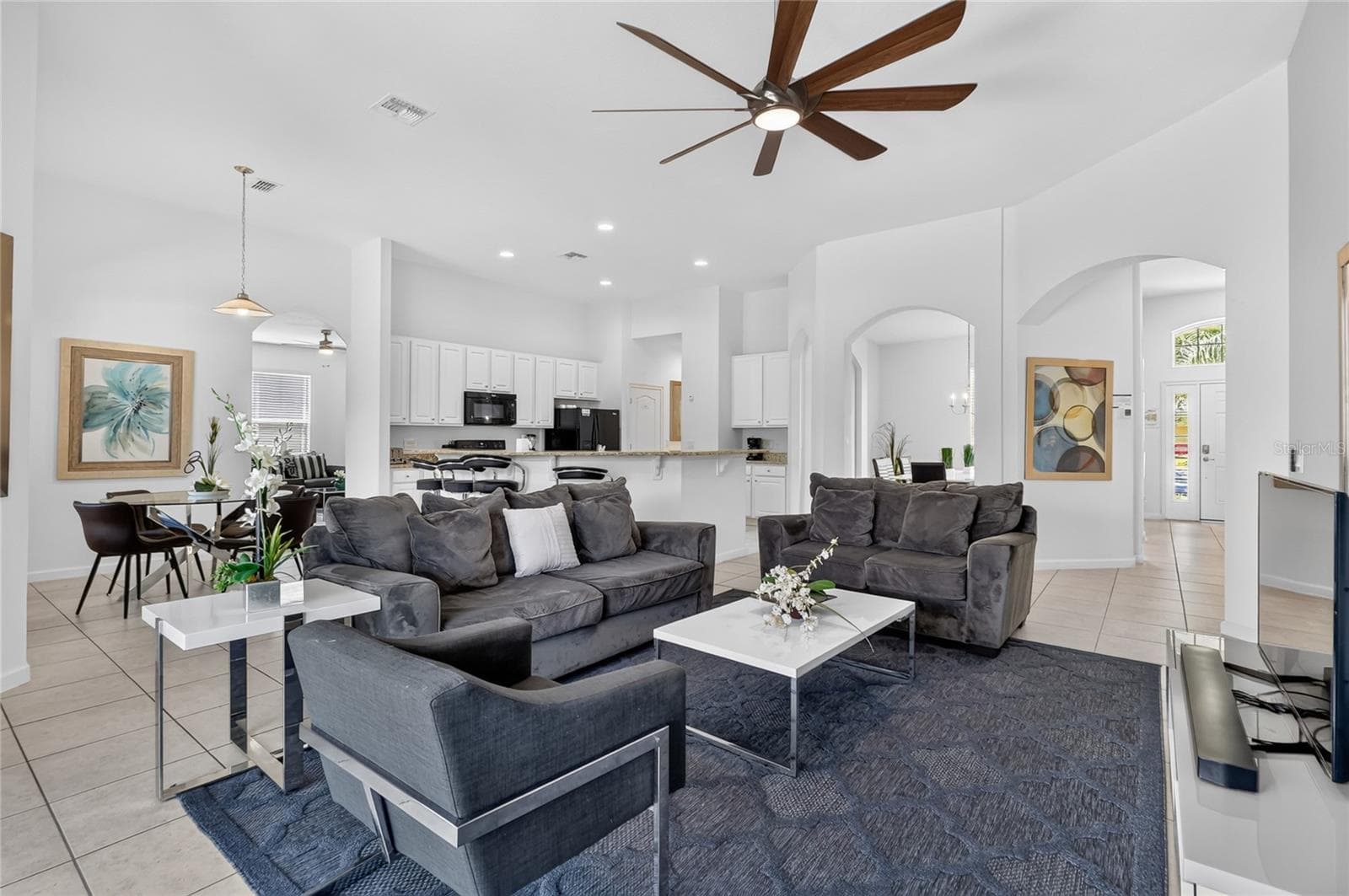 Family room looking towards the kitchen - 277 YELLOW SNAPDRAGON DR, DAVENPORT