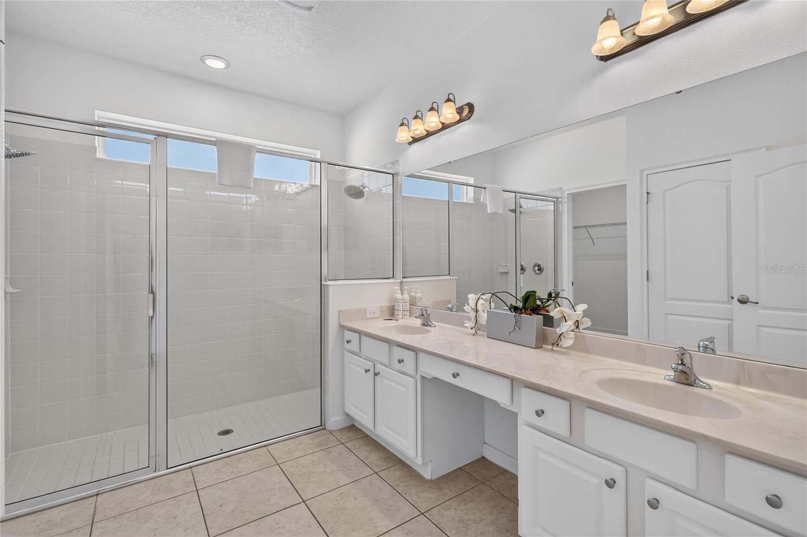 Ensuite bathroom with double sinks - 277 YELLOW SNAPDRAGON DR, DAVENPORT
