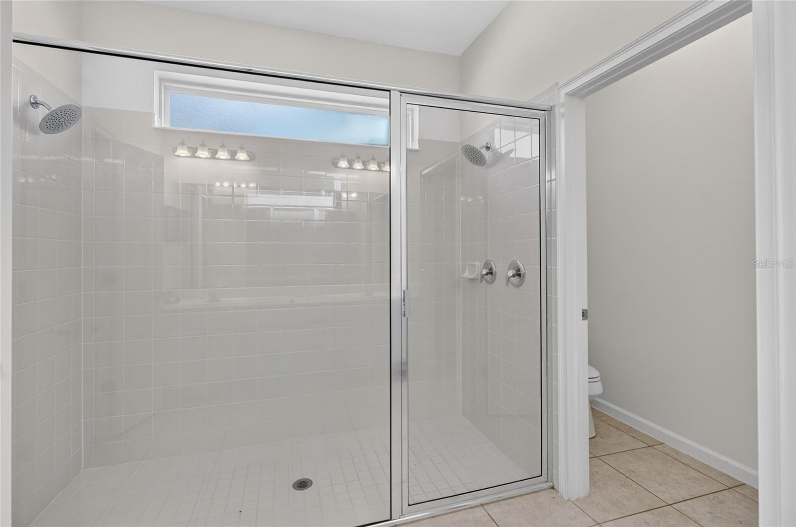 Large walk-in shower - 277 YELLOW SNAPDRAGON DR, DAVENPORT
