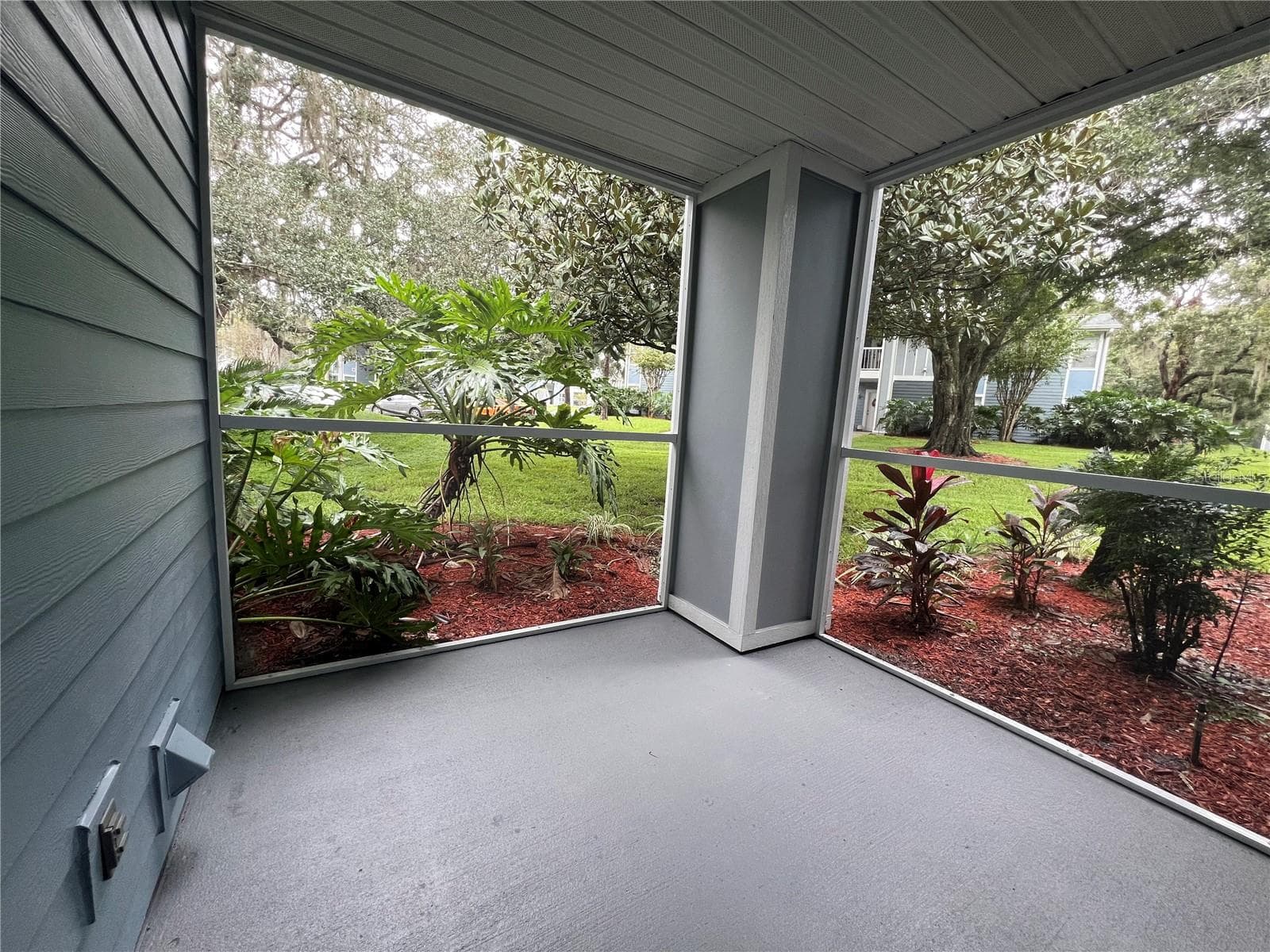 Porche - 2458 GRASSY POINT DR #106, LAKE MARY