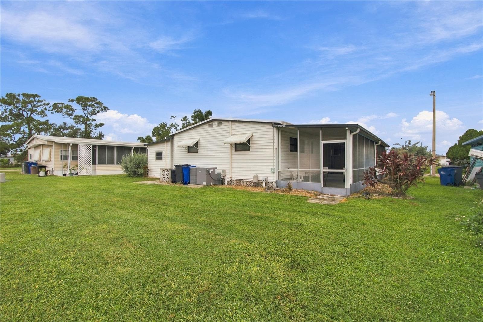 Mobile Home at 104 52ND AVENUE PLZ E, BRADENTON, photo 4 of 25