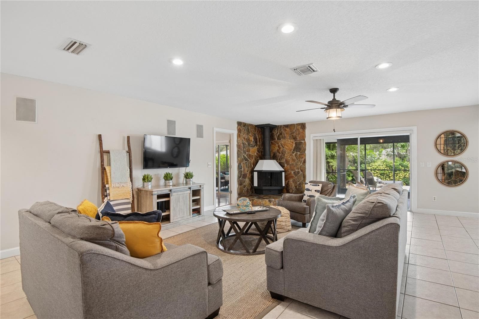 Single Family Residence at 13511 RUSTIC PINES BLVD S, SEMINOLE, photo 10 of 23