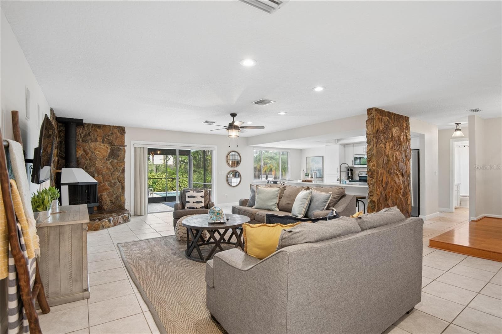 Single Family Residence at 13511 RUSTIC PINES BLVD S, SEMINOLE, photo 11 of 23