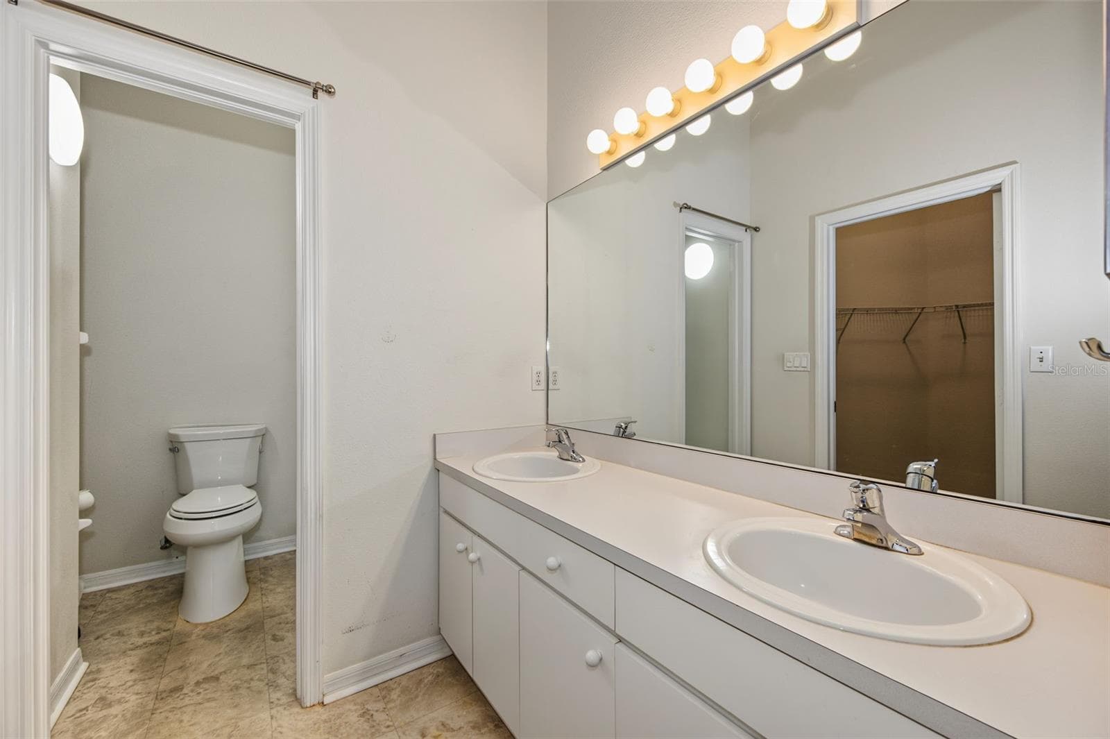 Villa at 8406 TERRACE MEADOWS CT, TEMPLE TERRACE, photo 9 of 54