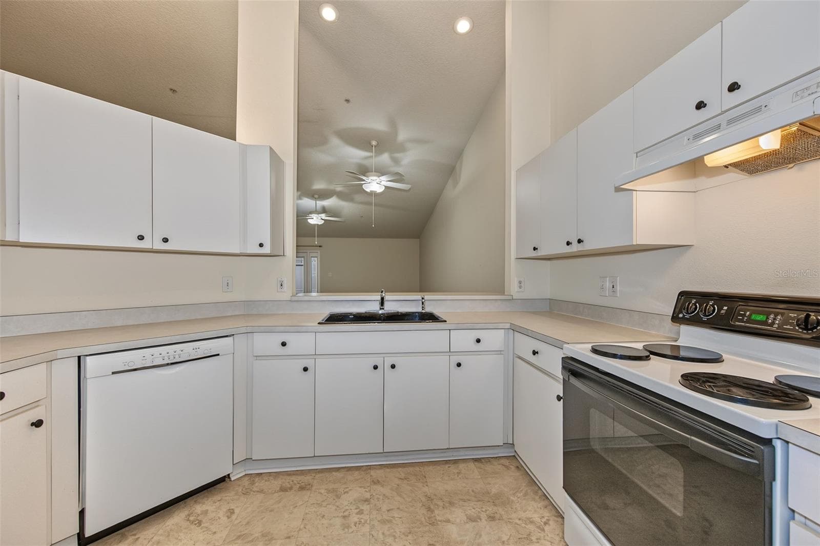Villa at 8406 TERRACE MEADOWS CT, TEMPLE TERRACE, photo 13 of 54