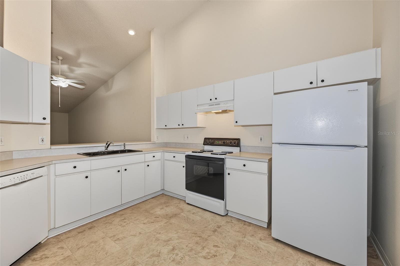 Villa at 8406 TERRACE MEADOWS CT, TEMPLE TERRACE, photo 14 of 54