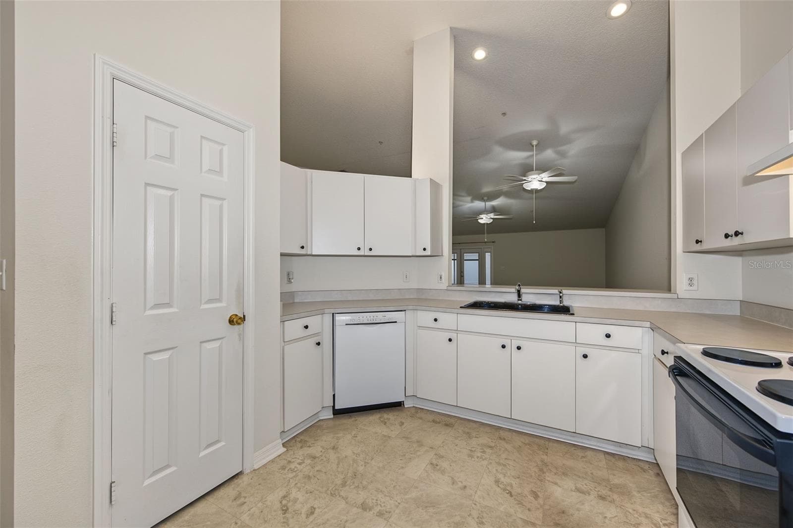 Villa at 8406 TERRACE MEADOWS CT, TEMPLE TERRACE, photo 15 of 54