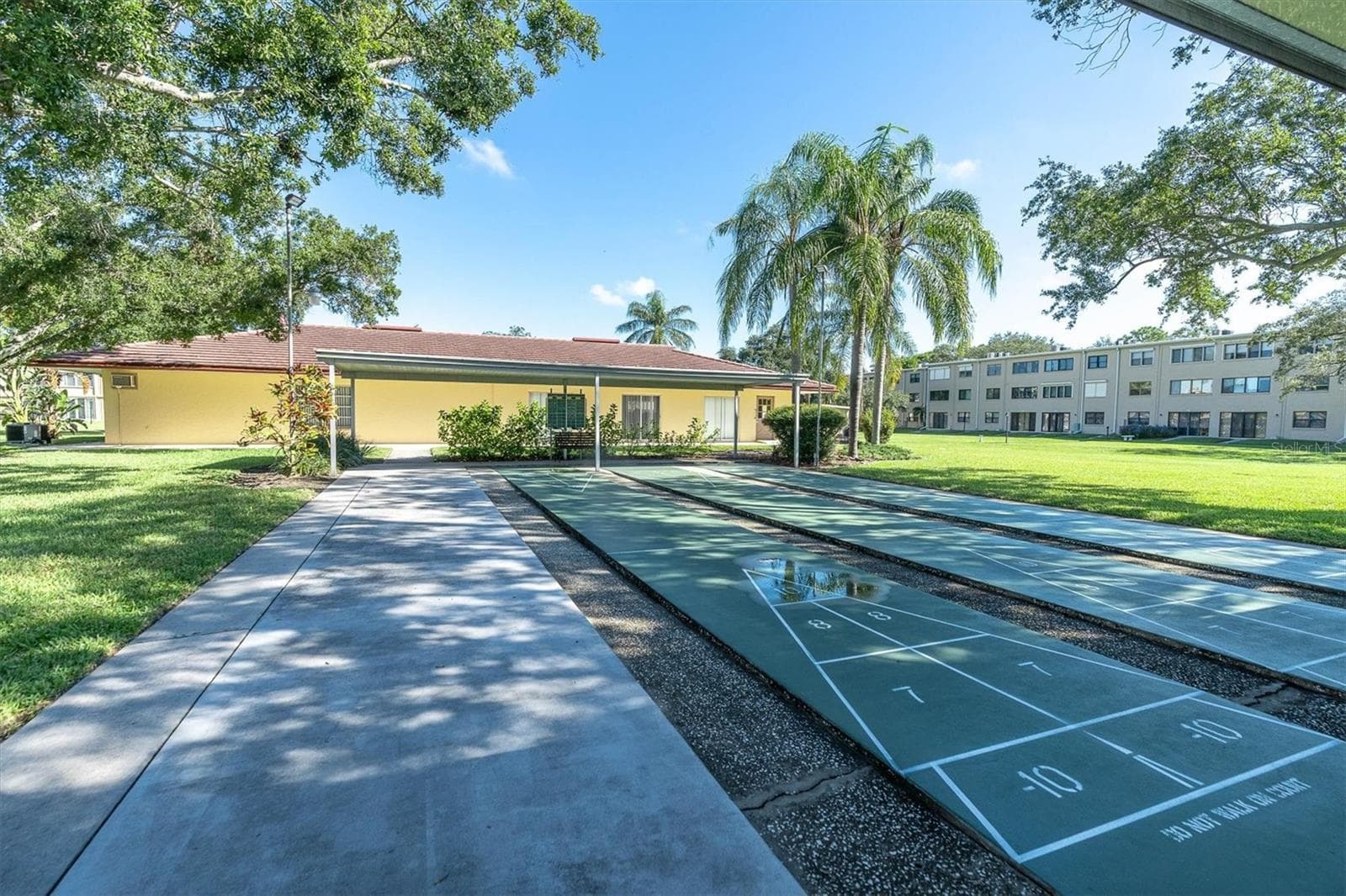 Condominium at 4715 BAY ST NE #330, ST PETERSBURG, photo 29 of 33