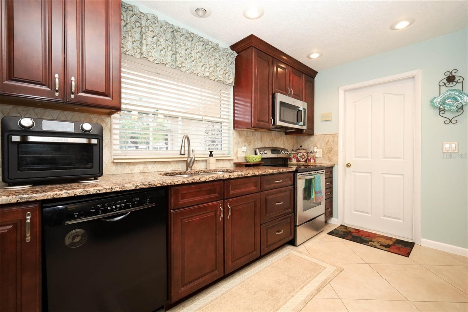 Single Family Residence at 106 POPLAR PL, LONGWOOD, photo 16 of 58