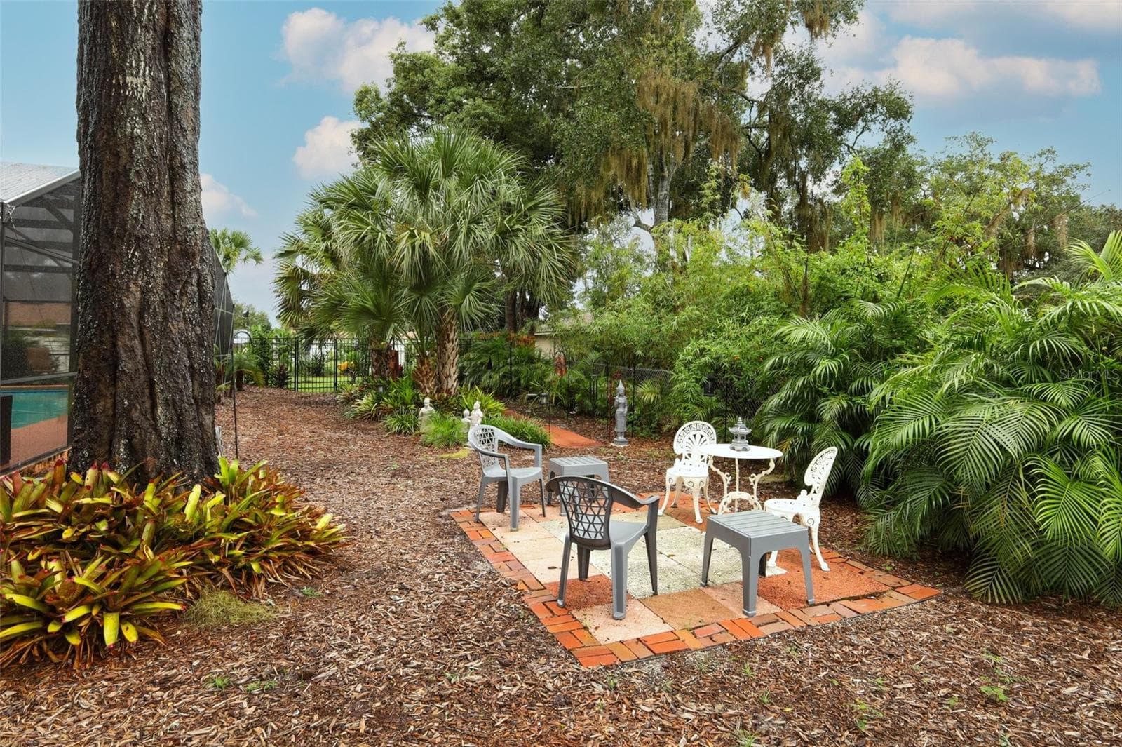 Back Yard Sitting Area - 106 POPLAR PL, LONGWOOD