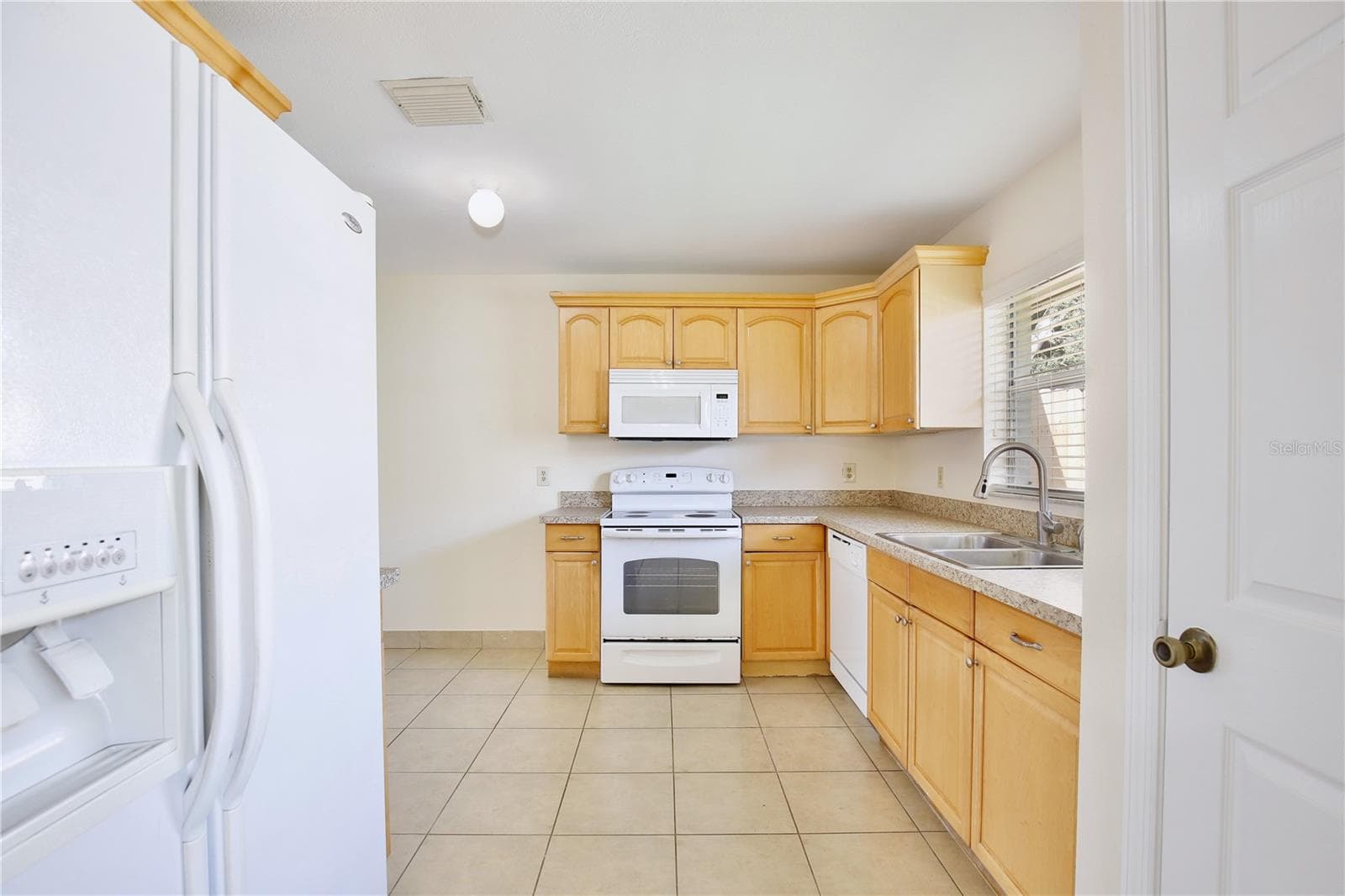 Single Family Residence at 2067 PAPRIKA DR, ORLANDO, photo 9 of 27
