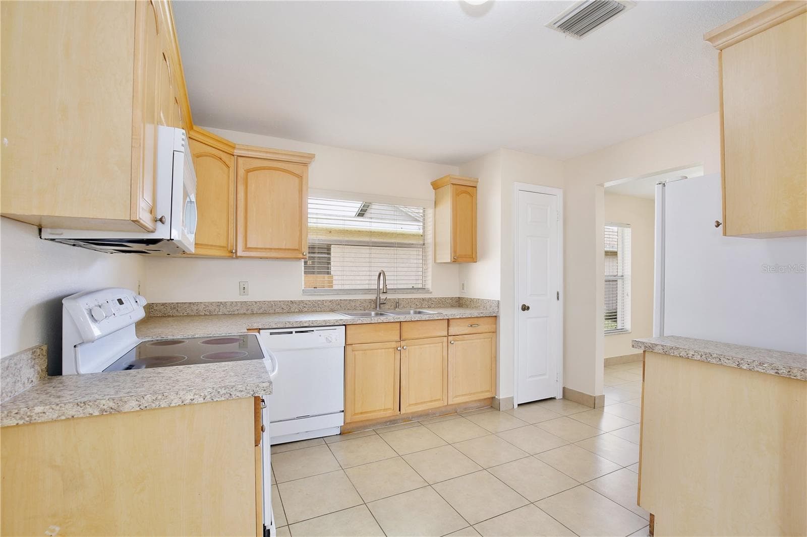 Single Family Residence at 2067 PAPRIKA DR, ORLANDO, photo 10 of 27