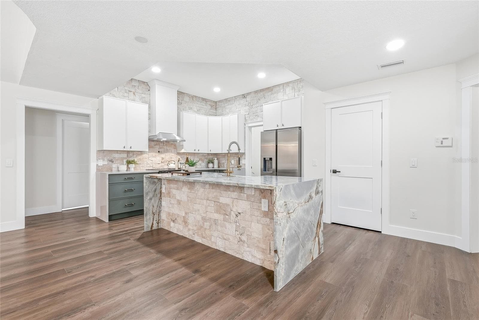 Single Family Residence at 2602 S MILLER RD, VALRICO, photo 14 of 79