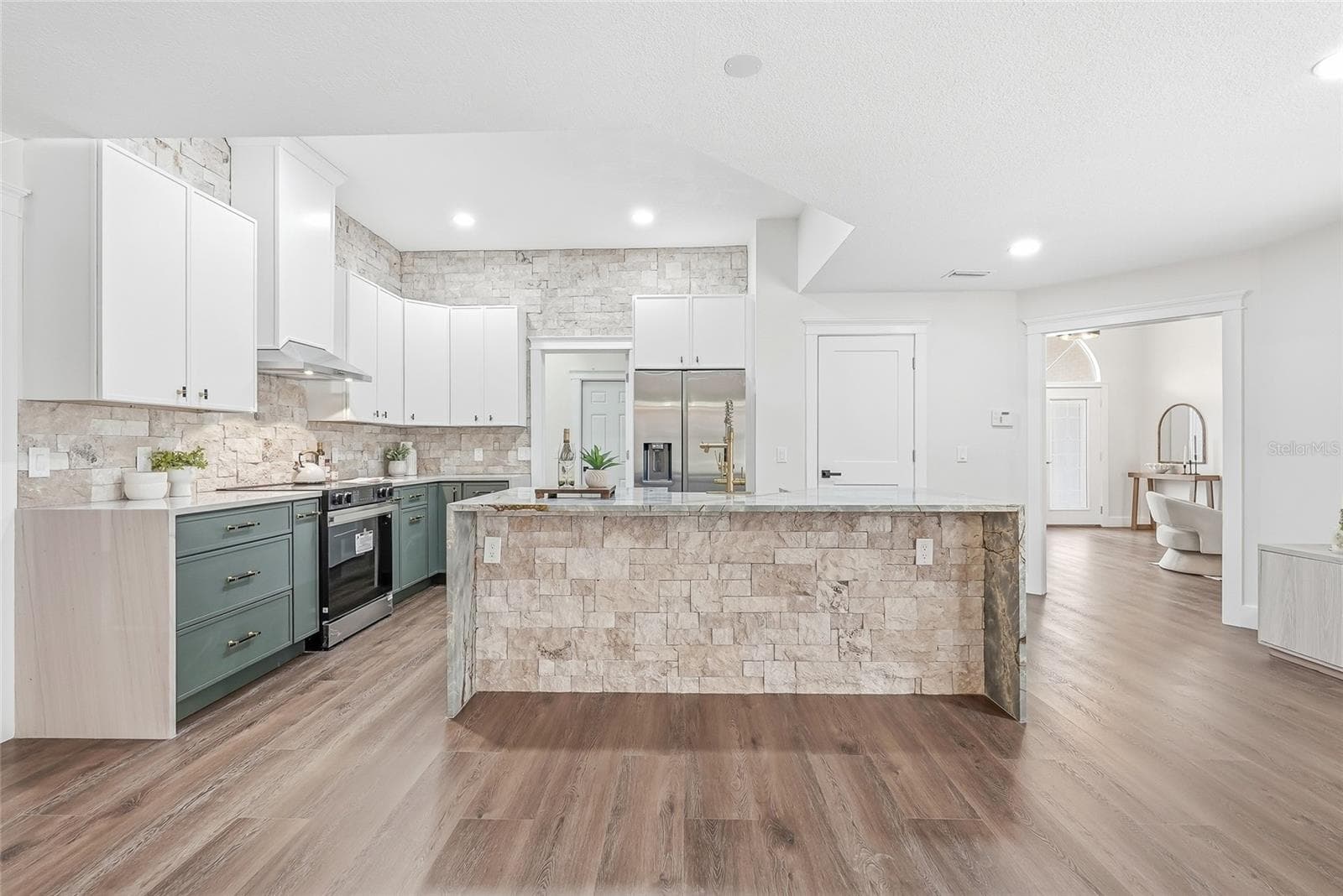 Single Family Residence at 2602 S MILLER RD, VALRICO, photo 15 of 79