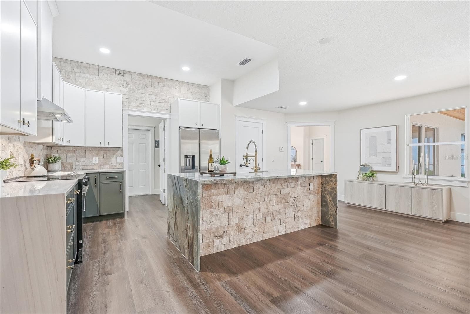 Single Family Residence at 2602 S MILLER RD, VALRICO, photo 16 of 79