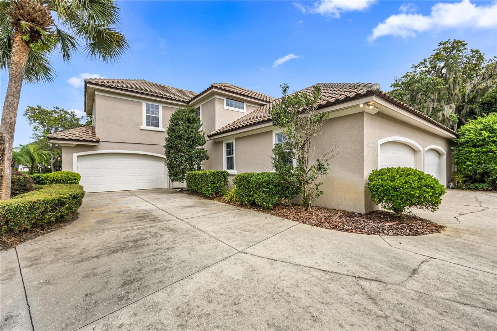 4 CAR GARAGE AND 2 CAR GARAGE ENTRANCES - 755 MILLS ESTATE PL, CHULUOTA