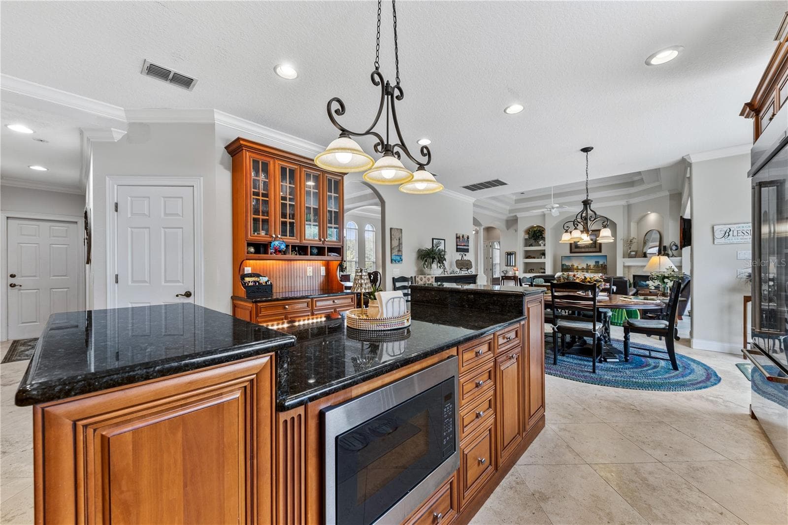 KITCHEN ISLAND - 755 MILLS ESTATE PL, CHULUOTA