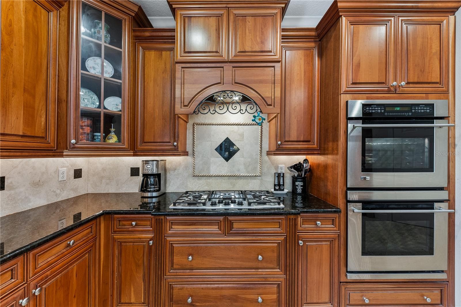 KITCHEN CABINETS DOUBLE BUILT IN OVEN - 755 MILLS ESTATE PL, CHULUOTA