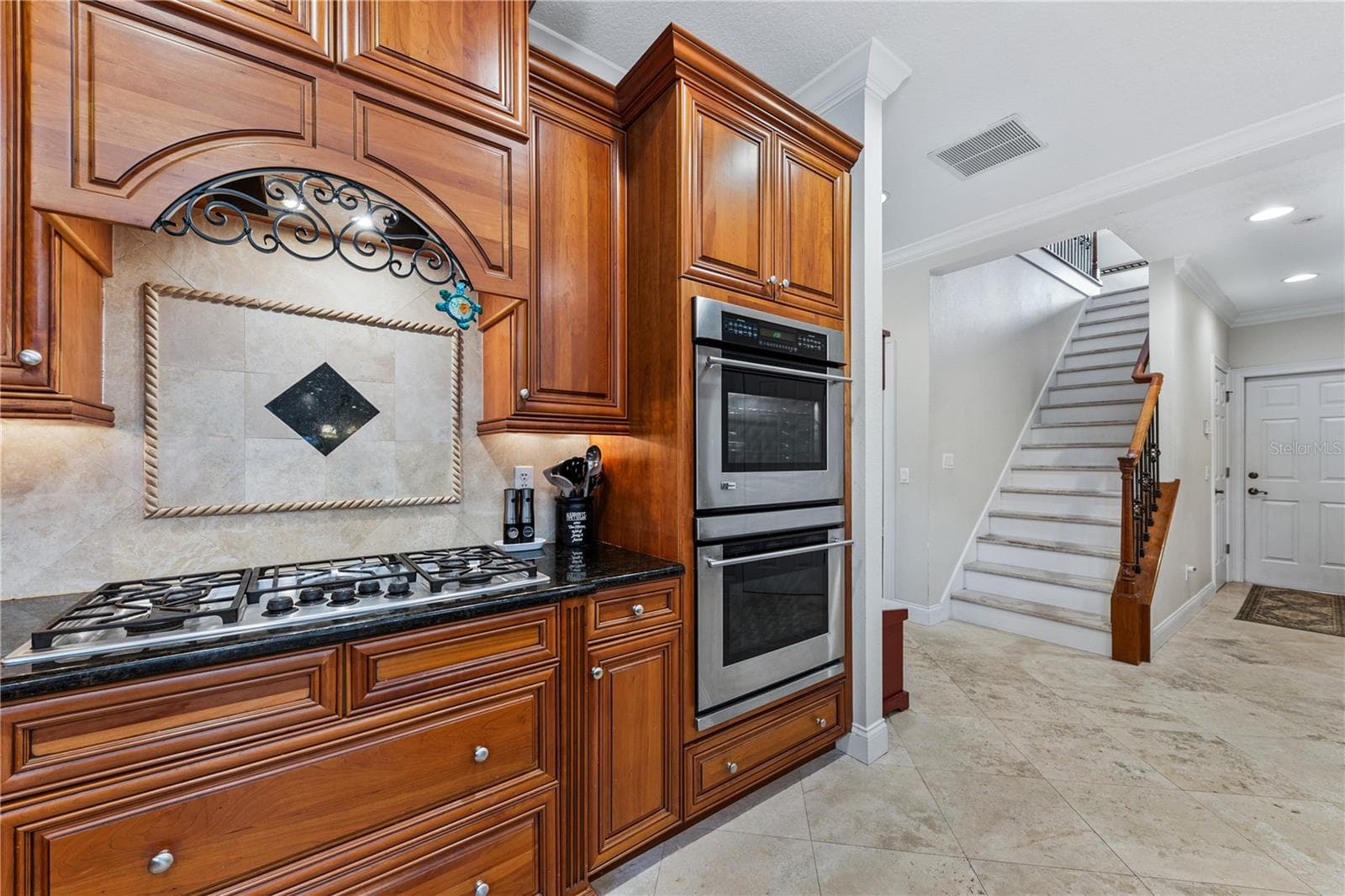 KITCHEN STOVE AREA - 755 MILLS ESTATE PL, CHULUOTA