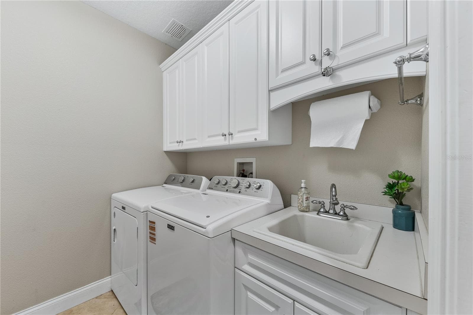 LAUNDRY ROOM - 755 MILLS ESTATE PL, CHULUOTA