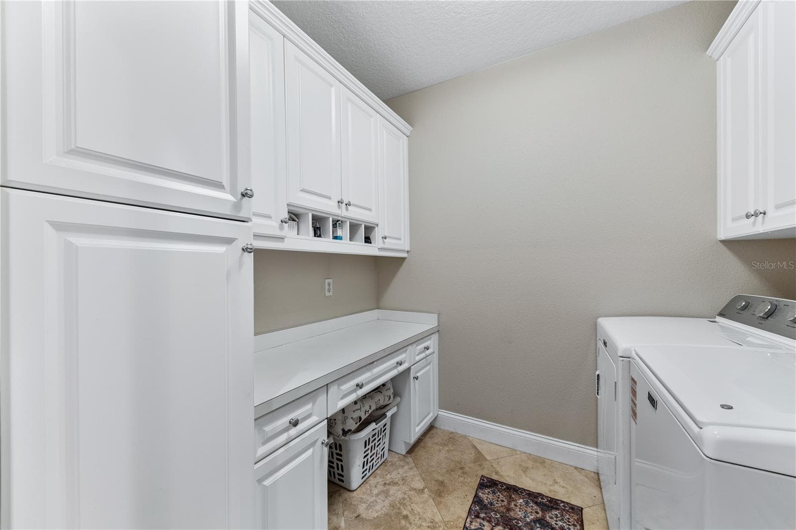 LAUNDRY ROOM LEFT SIDE CABINETS AND BUILT IN CLOSET - 755 MILLS ESTATE PL, CHULUOTA