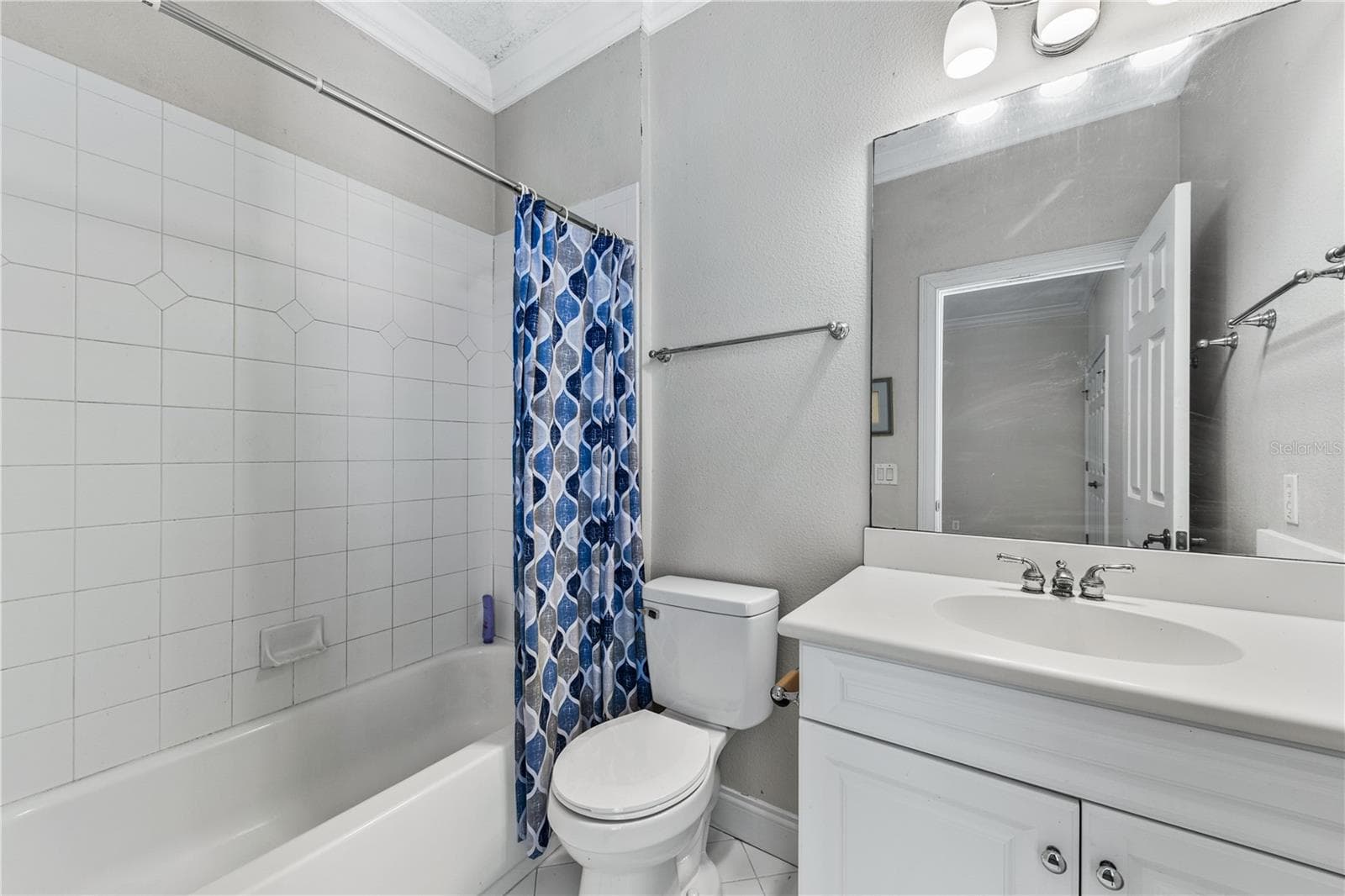 BATHROOM 3 - 755 MILLS ESTATE PL, CHULUOTA