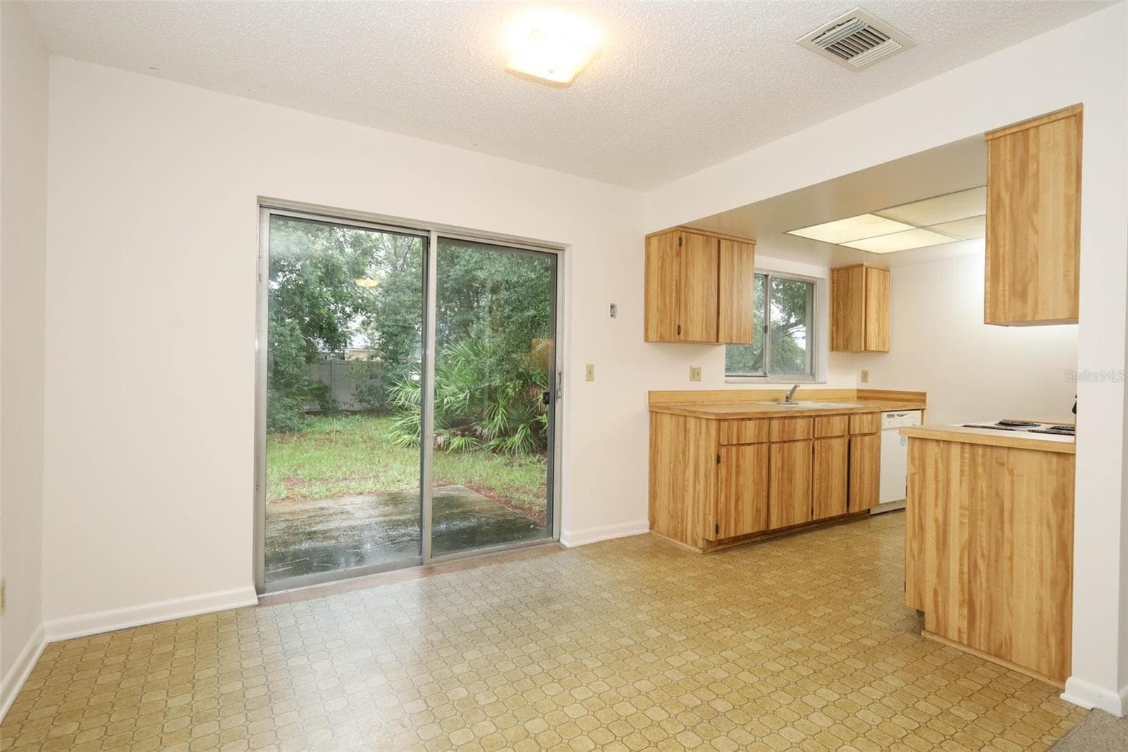 Single Family Residence at 2539 DOBBIN DR, ORLANDO, photo 4 of 23