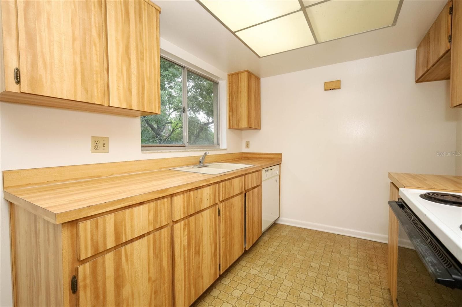 Single Family Residence at 2539 DOBBIN DR, ORLANDO, photo 10 of 23