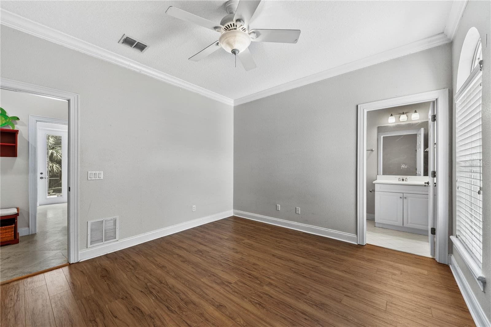 SECONDARY BEDROOM W FULL BATHROOM - 755 MILLS ESTATE PL, CHULUOTA