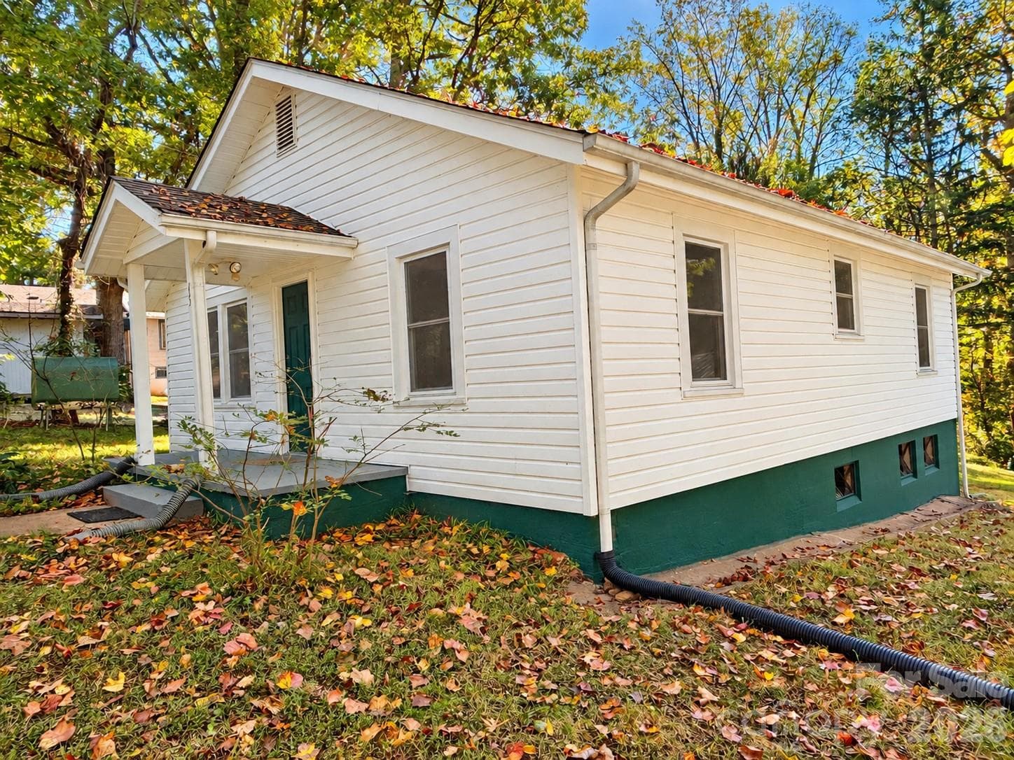 Single Family Residence at 45 Briggs Road, Asheville, photo 2 of 18