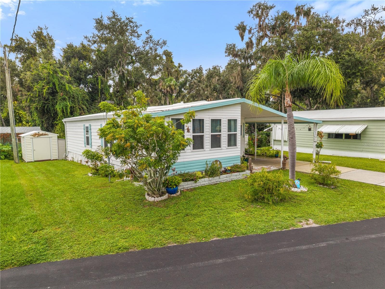 Manufactured Home at 3329 EILEEN DR, ELLENTON, photo 3 of 34