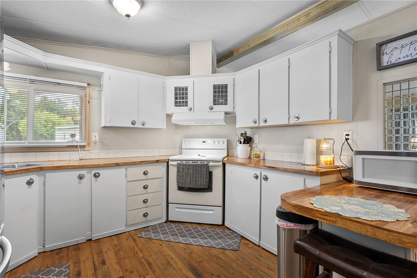 Manufactured Home at 3329 EILEEN DR, ELLENTON, photo 11 of 34